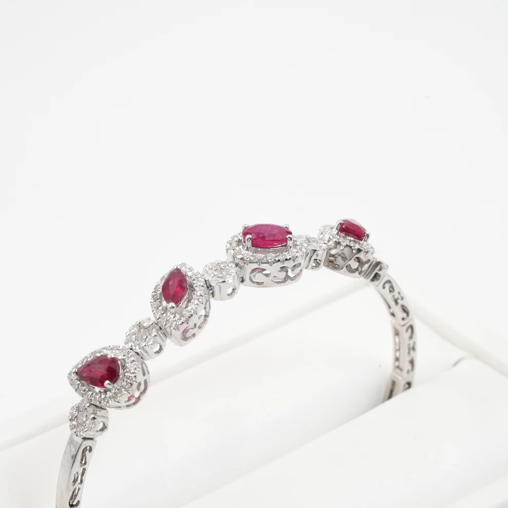     Diamond Bracelet 