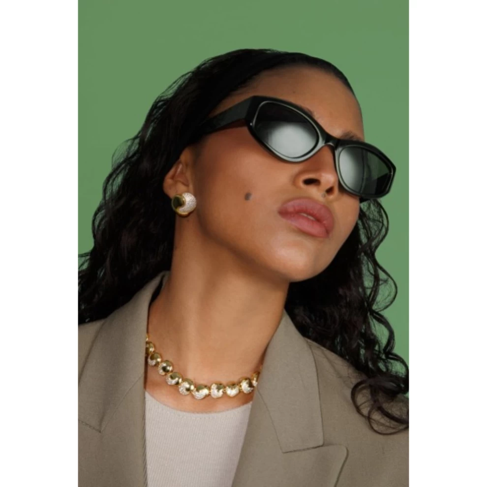     أقراط يين يانغ 