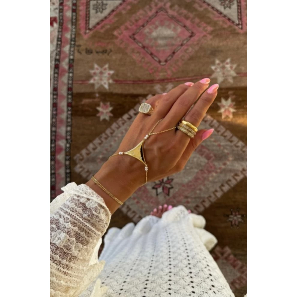     GIZA HAND CHAIN 