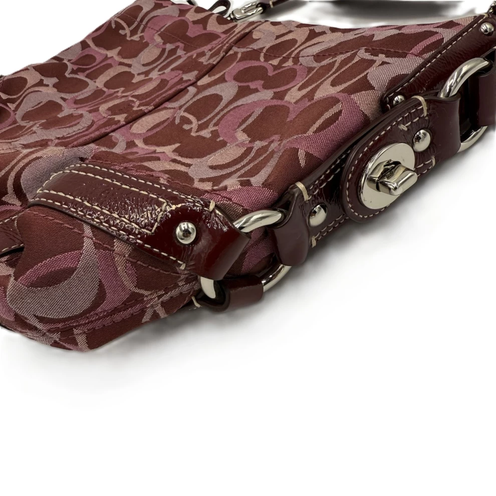     حقيبة كتف Coach Carly Optic Signature 