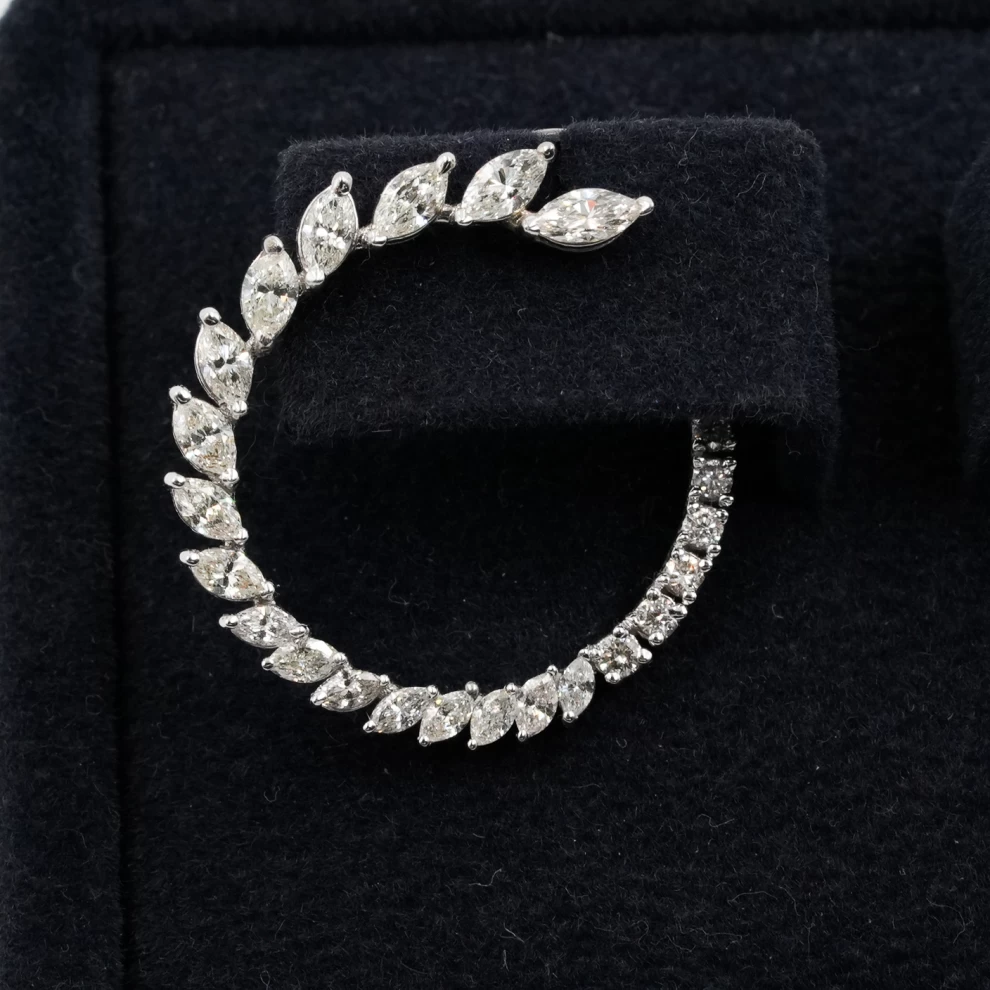    Women Diamond Earrings 