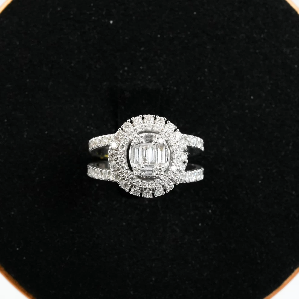 Women's Diamond Ring