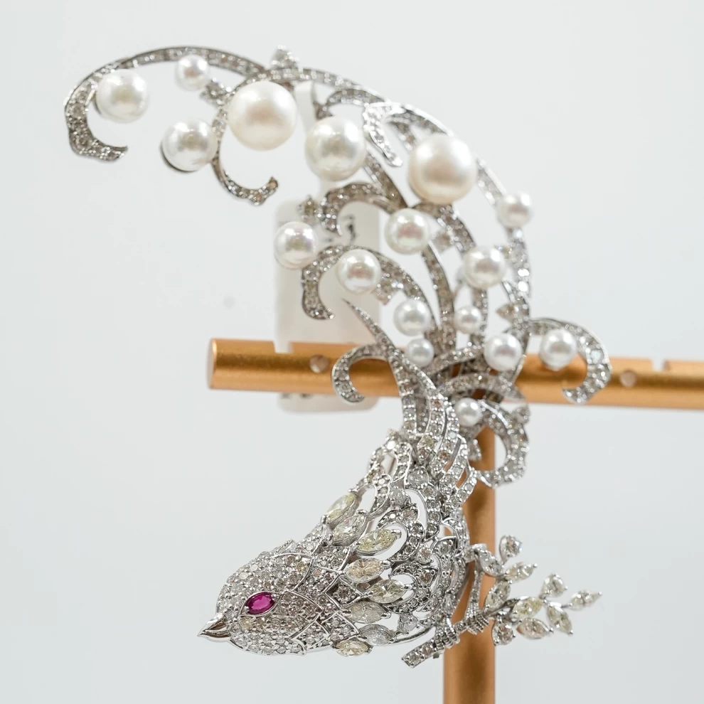     Broach 