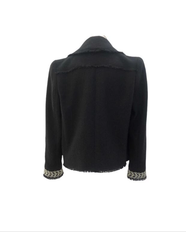     جاكيت سهرة شانيل فينتاج ٢٠٠٤ بنقشة شيفرون باللونين الأسود والأبيض 