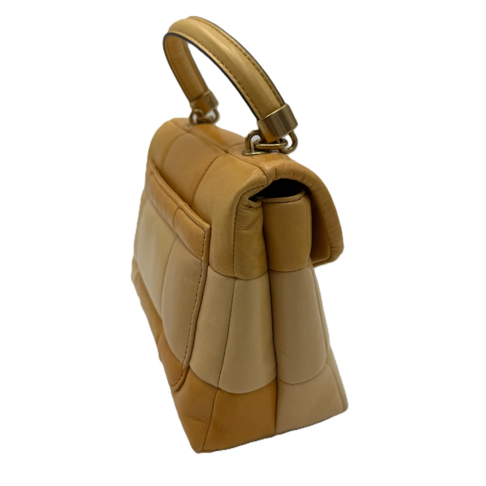     حقيبة توري بيرش كيرا المرقعة ذات المقبض العلوي 