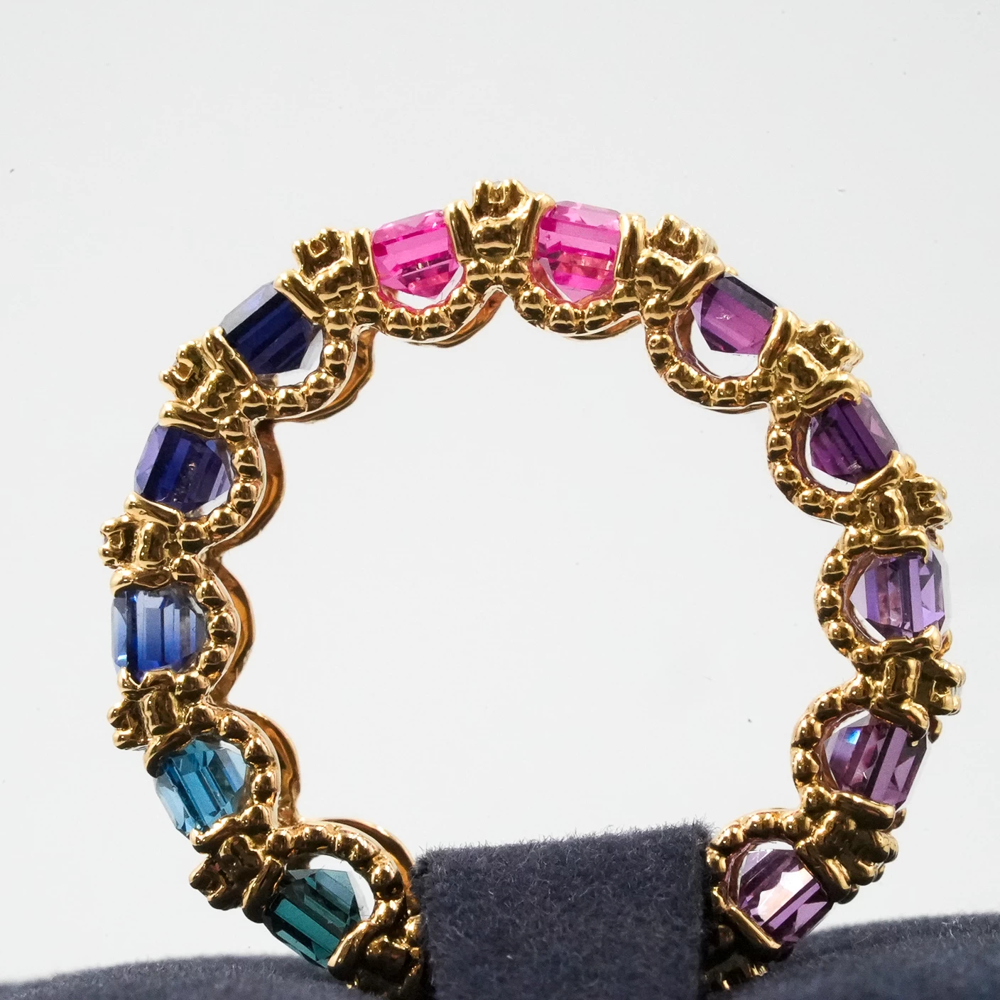     Yellow Gold Diamond Ring with Sapphire 