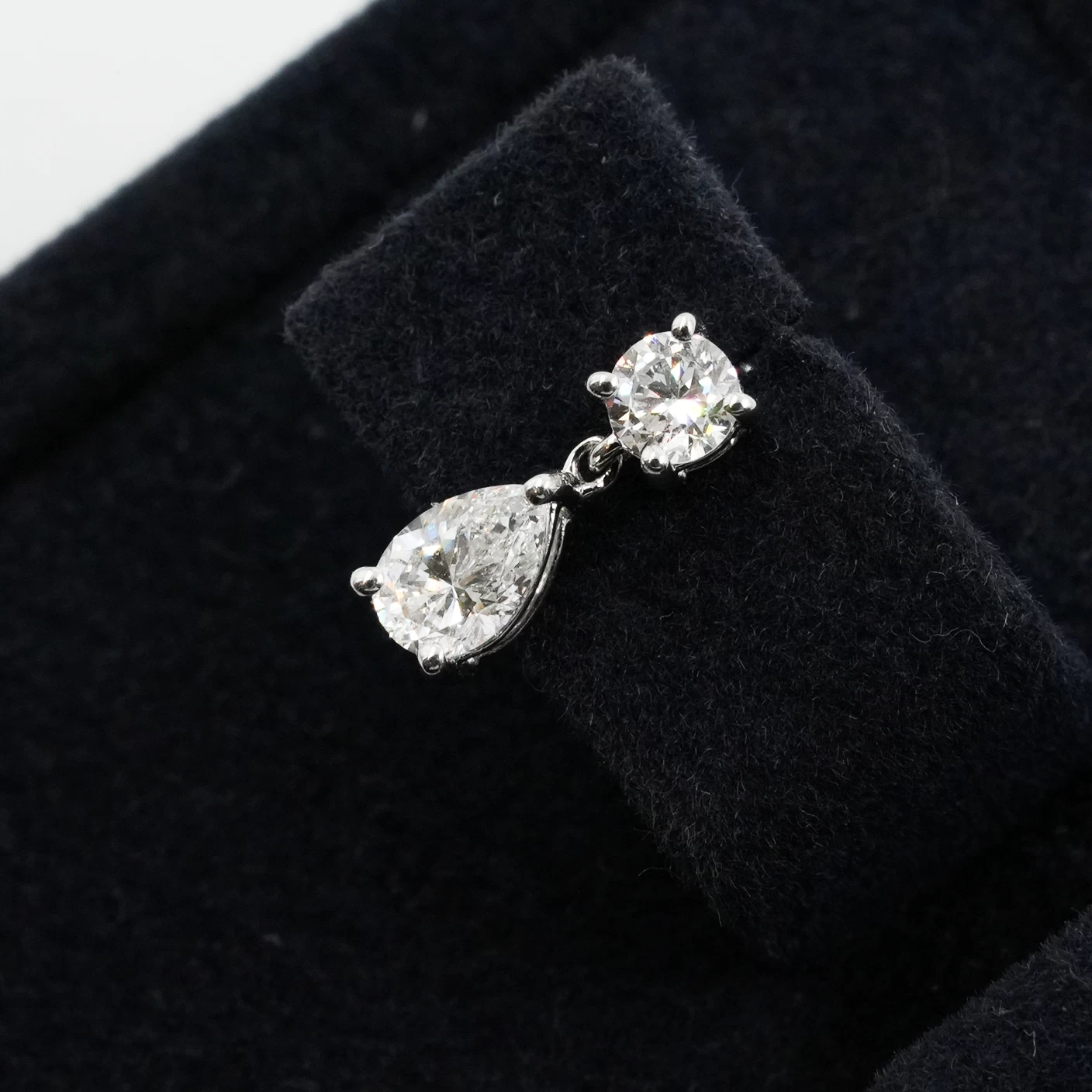     Women Diamond Earrings 
