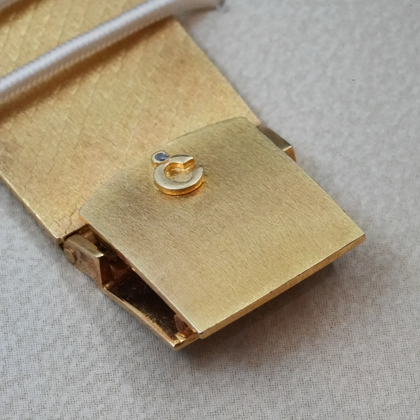     Chopard Full Gold Diamond Watch with Integrated Mesh Bracelet - Women's Watch 