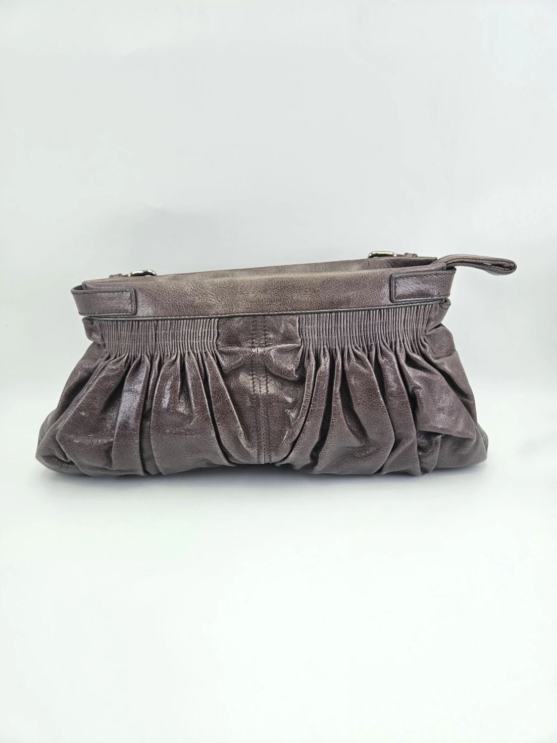     حقيبة كلاتش ميو ميو 