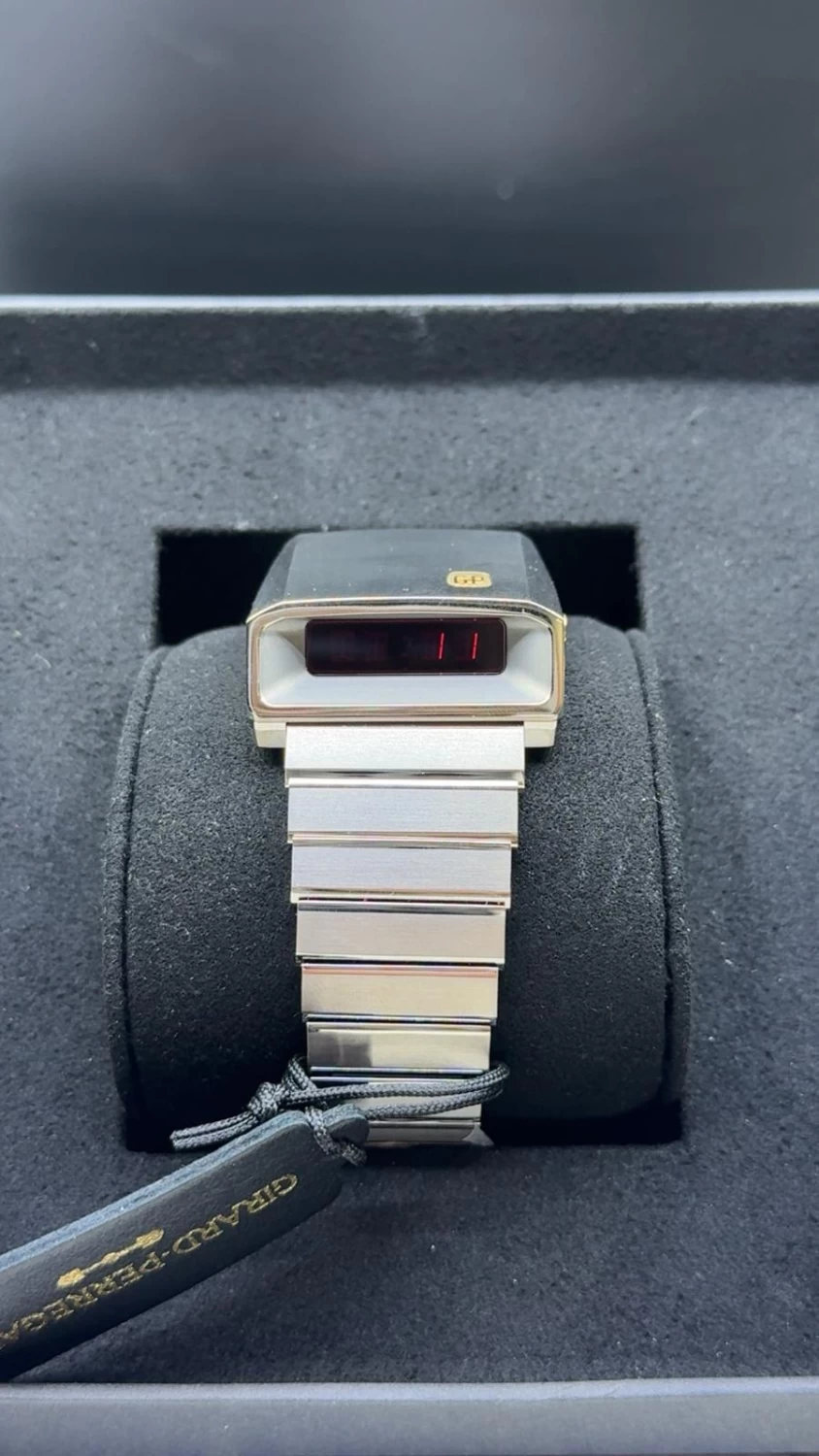     Girard-Perregaux Casquette Electronic - Men's watch 