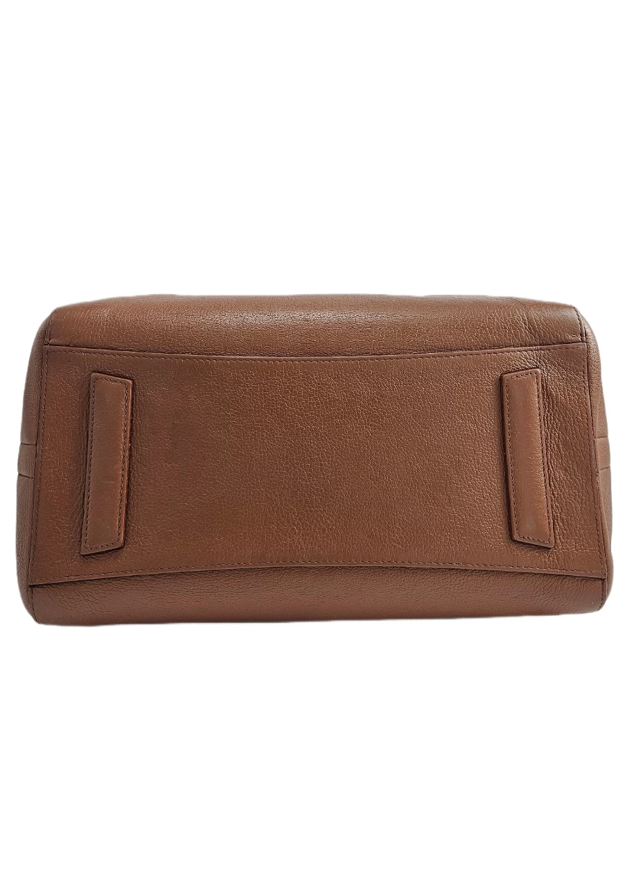     حقيبة أنتيجونا الجلدية من جيفنشي 