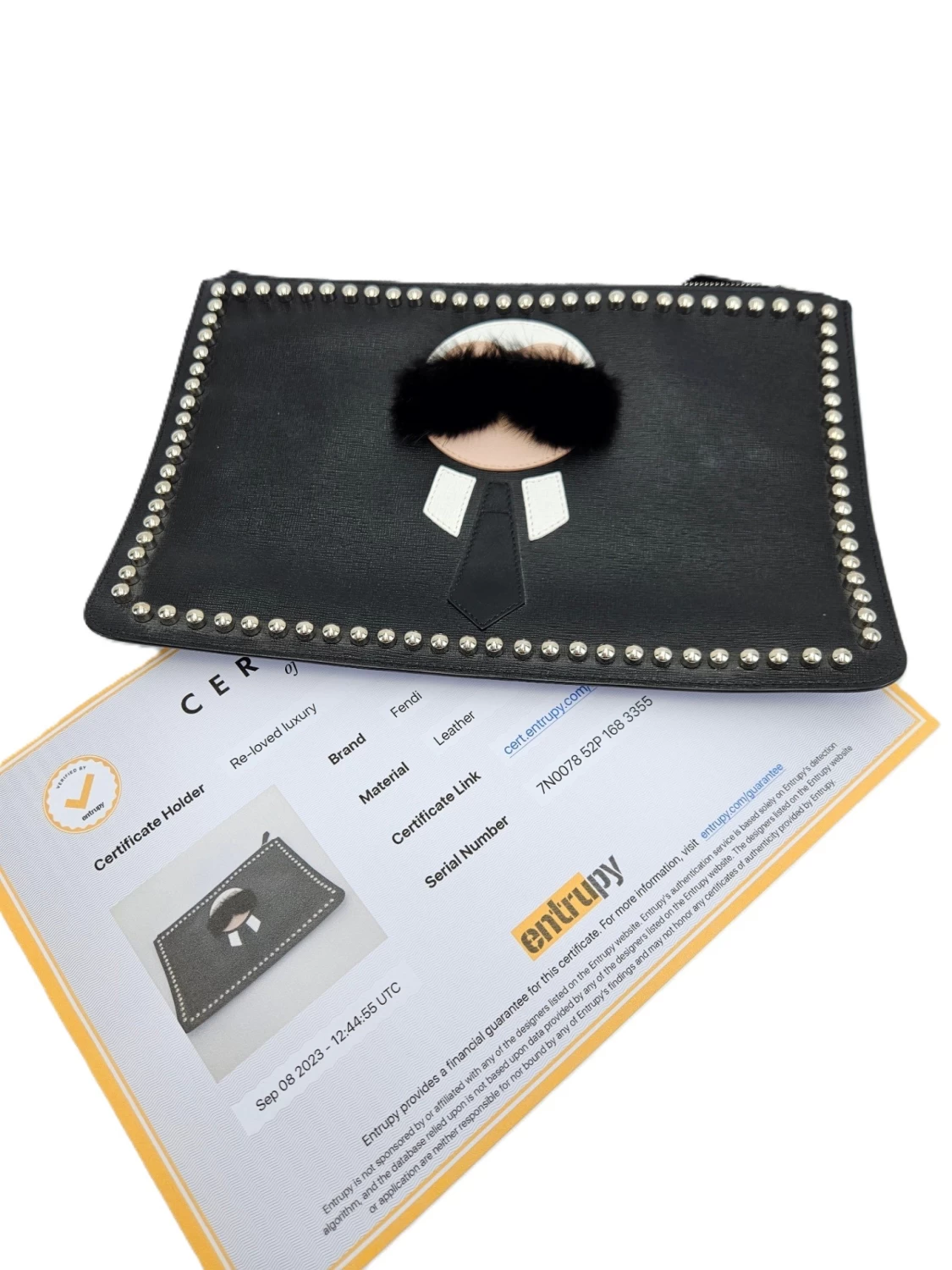     "حقيبة كلاتش كارليتو من فندي " 