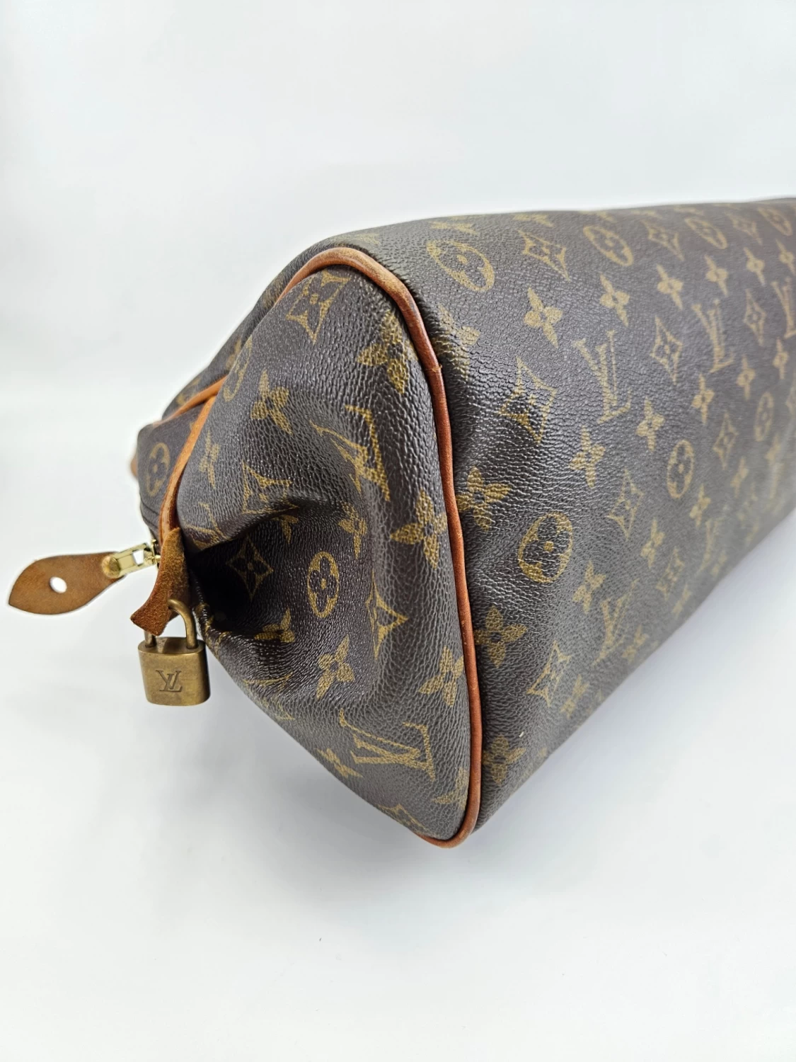     حقيبة لويس فويتون مونوغرام قماش Montorgueil GM 