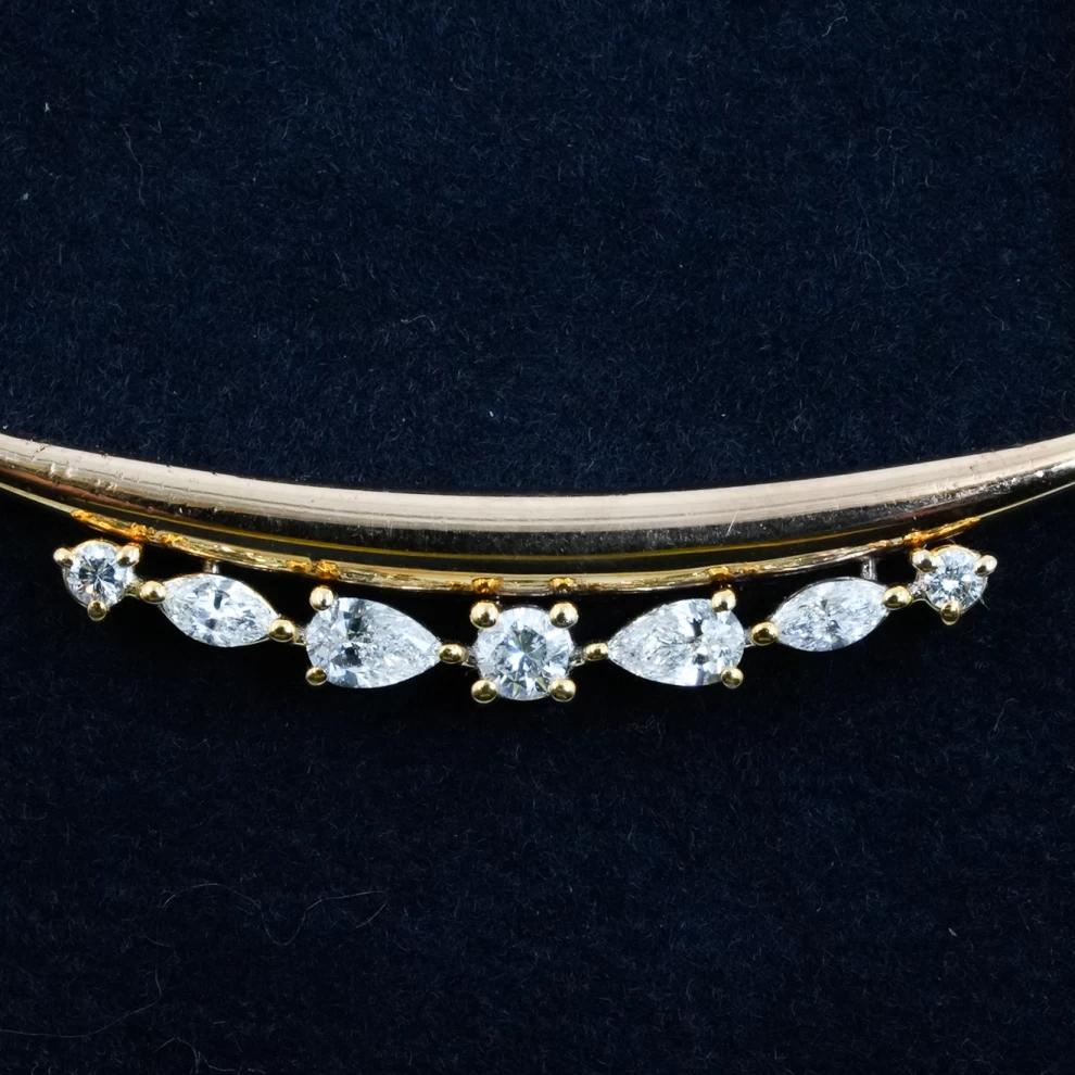     قلادة الماس للنساء 