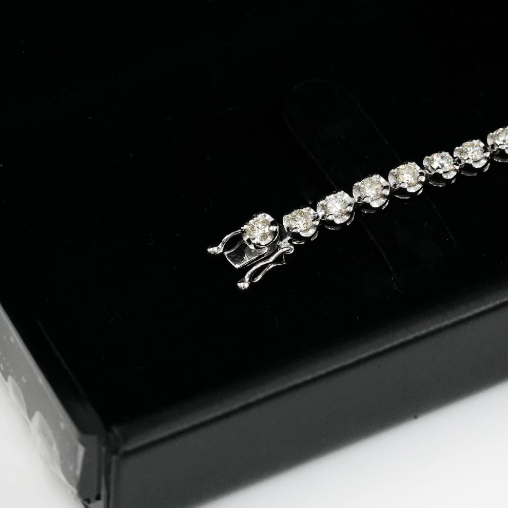     Diamond Bracelet 