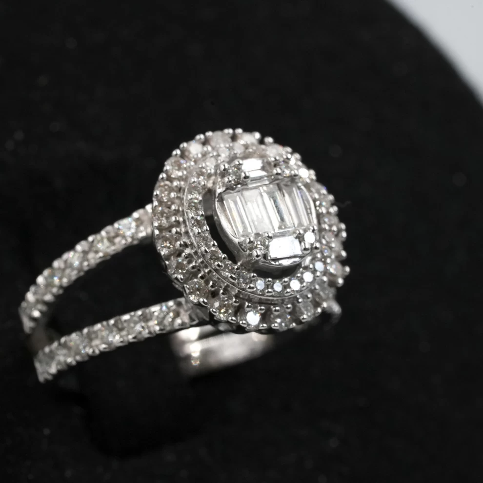 Women's Diamond Ring