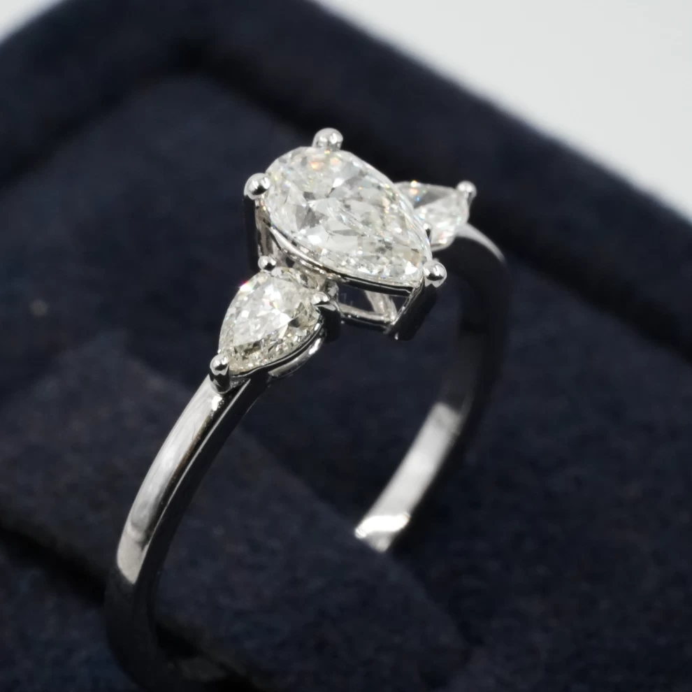     Women's Diamond Ring 