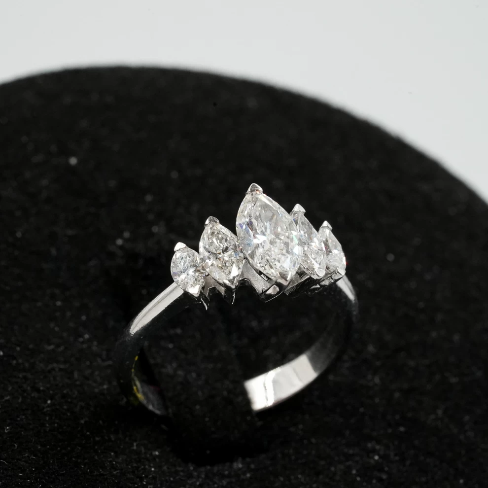 Women's Diamond Ring