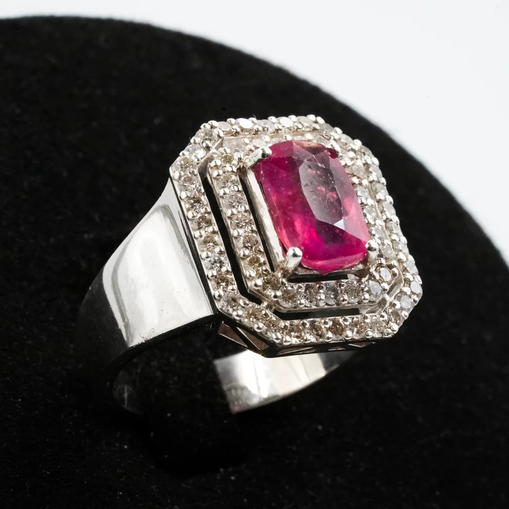 Women's Diamond Ring