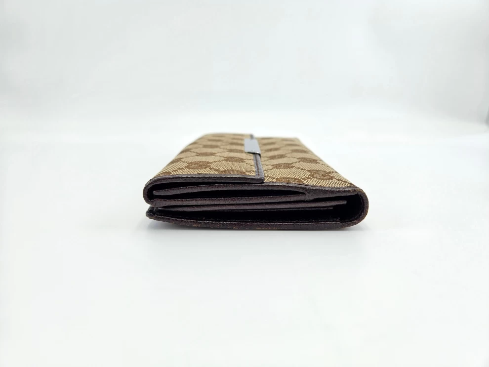     محفظة غوتشي المعدنية المنقوشة 