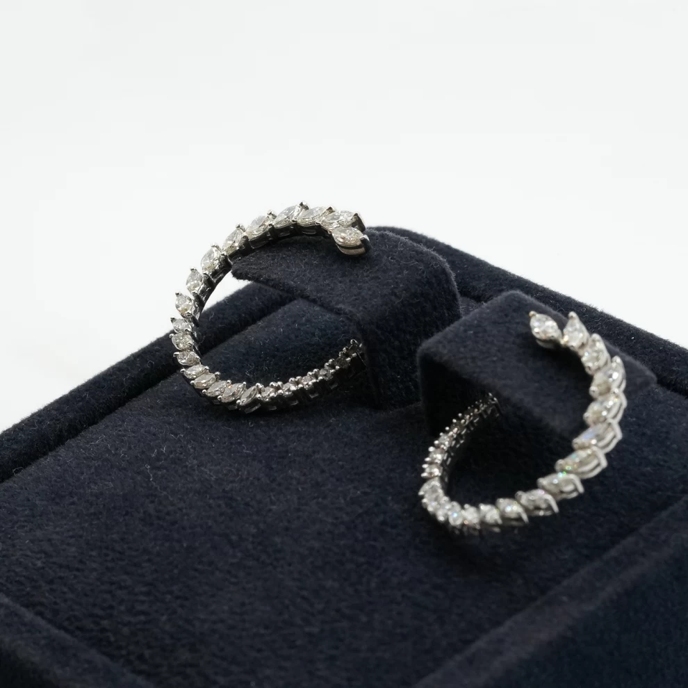     Women Diamond Earrings 