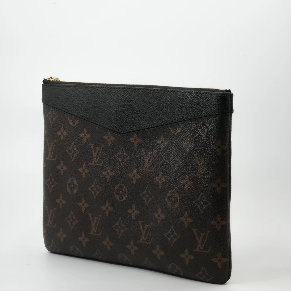     Louis Vuitton Pochette Voyage MM 