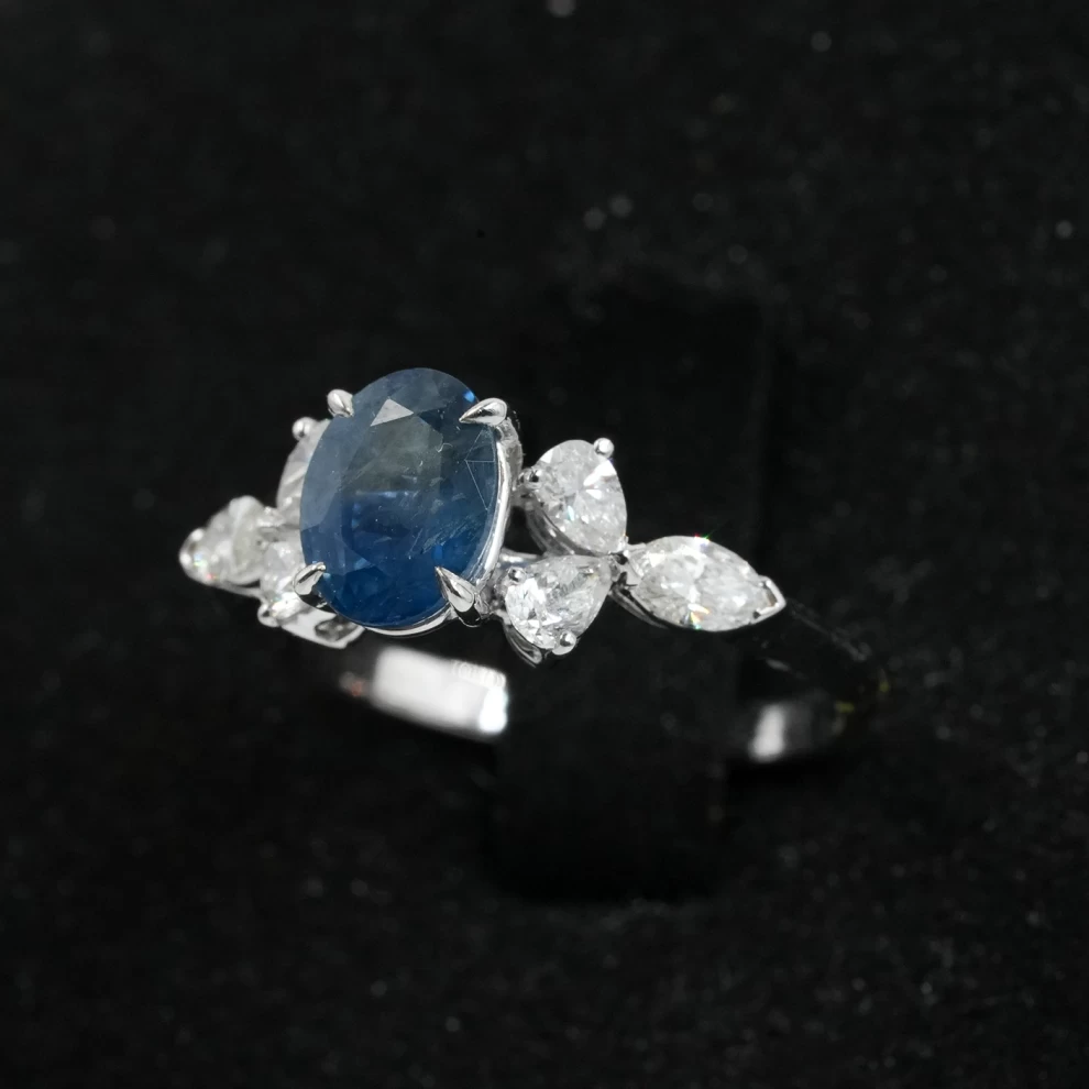 Women's Diamond Ring