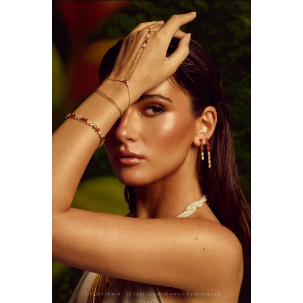     قرط متدلي من حجر اليشب الأحمر - طويل 