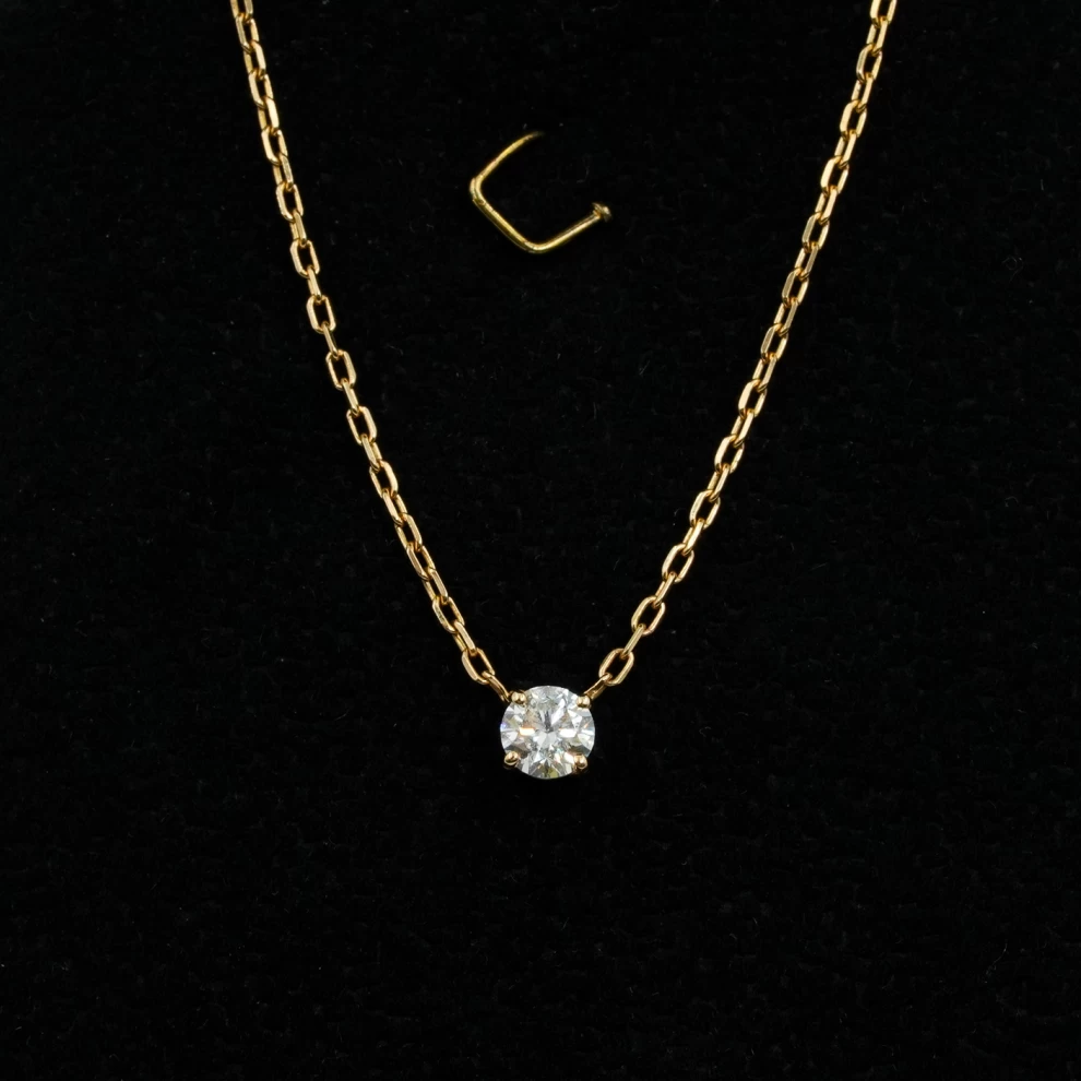     قلادة الماس للنساء 