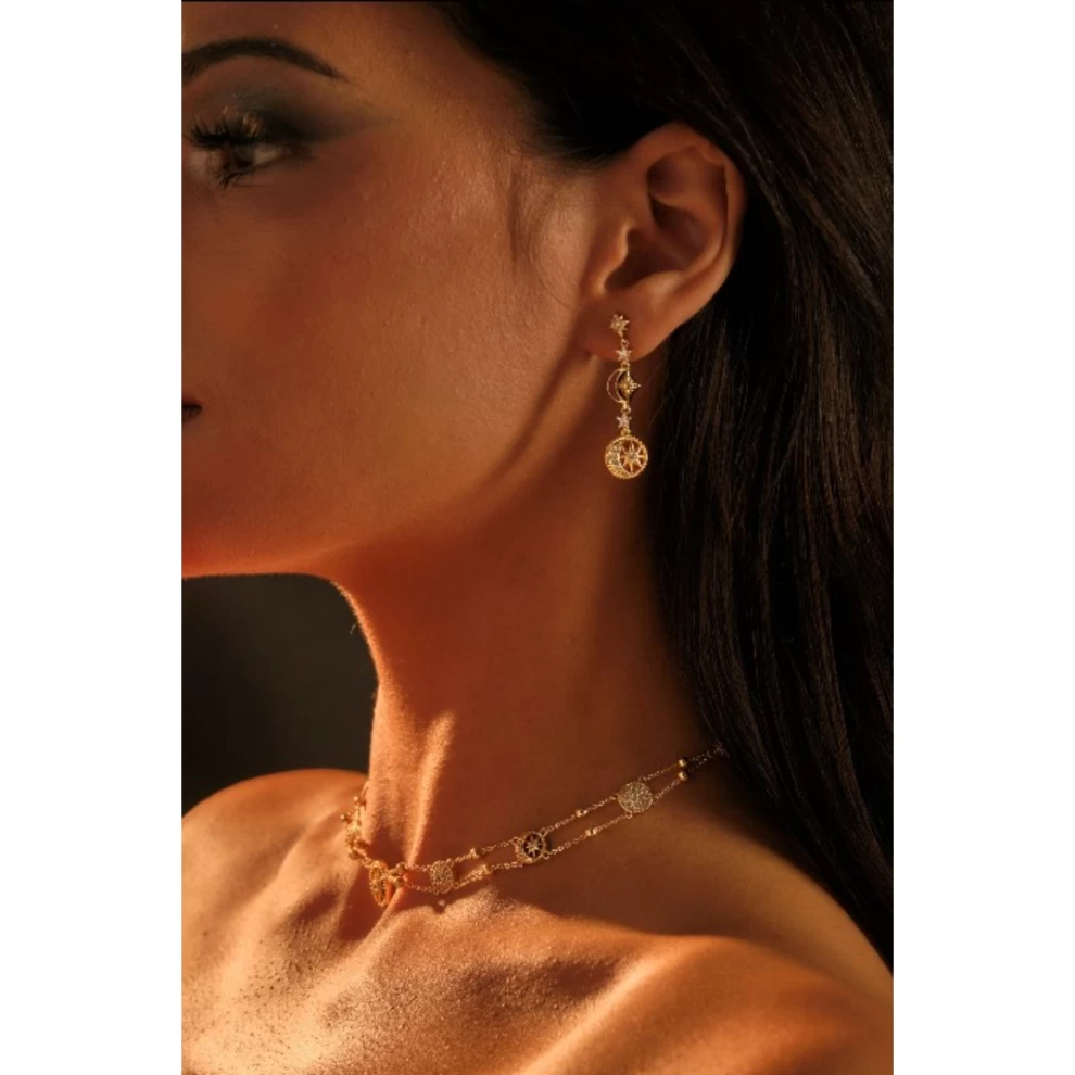     قرط متدلي من حكاية الصحراء 