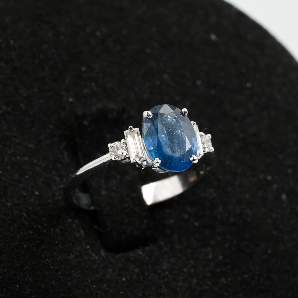 Women's Diamond Ring