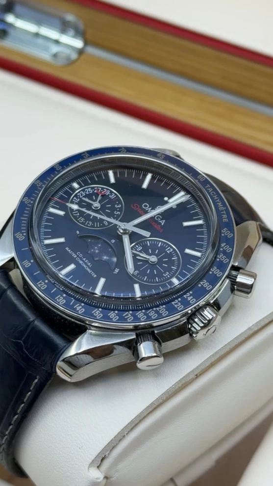     Omega Speedmaster Moonphase - Men's Watch 