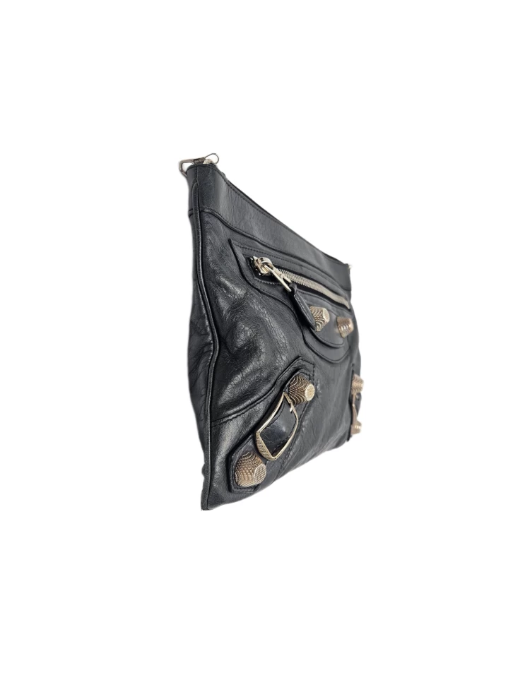     حقيبة كلاتش مسطحة GSH من Balenciaga مصنوعة من الجلد الأسود 