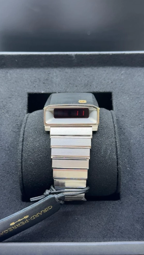     Girard-Perregaux Casquette Electronic - Men's watch 