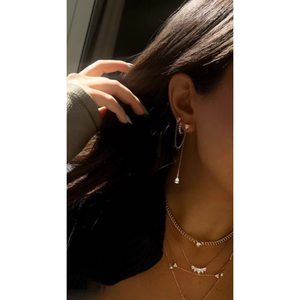     TRI-STONE EAR CHAIN STUDS 