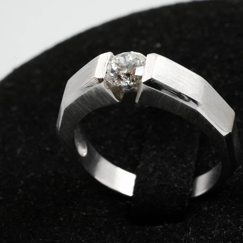 Women's Diamond Ring