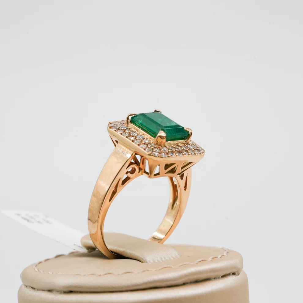     Diamond Emerald Ring 
