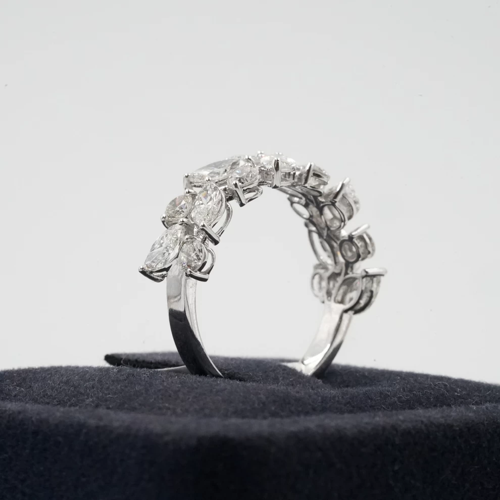     White Gold - Diamond Ring 