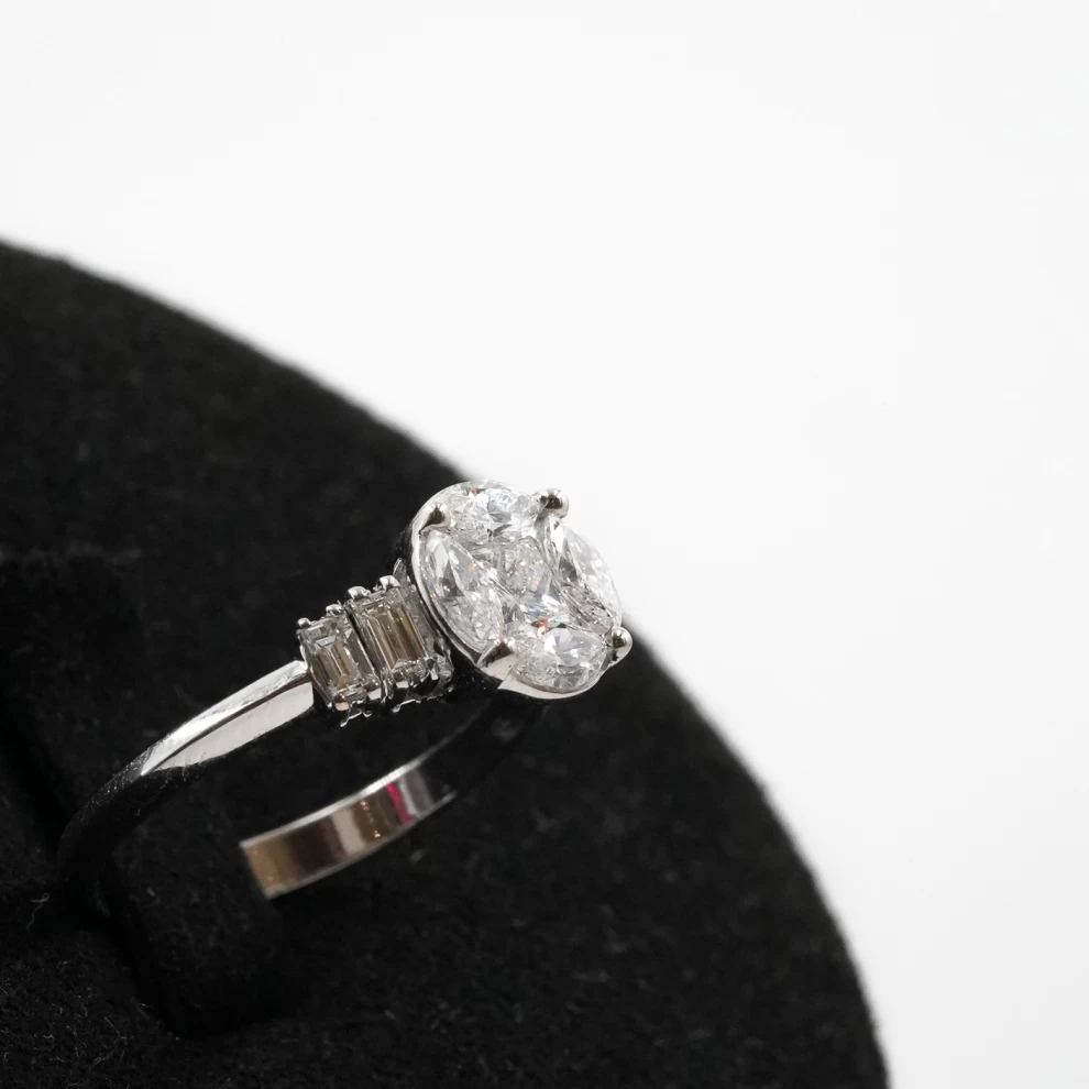     White Gold - Diamond Ring 