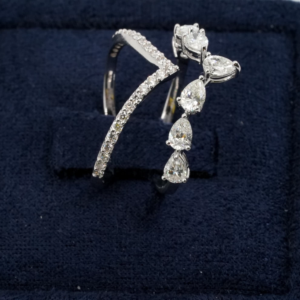     Women's Ring - diamond 