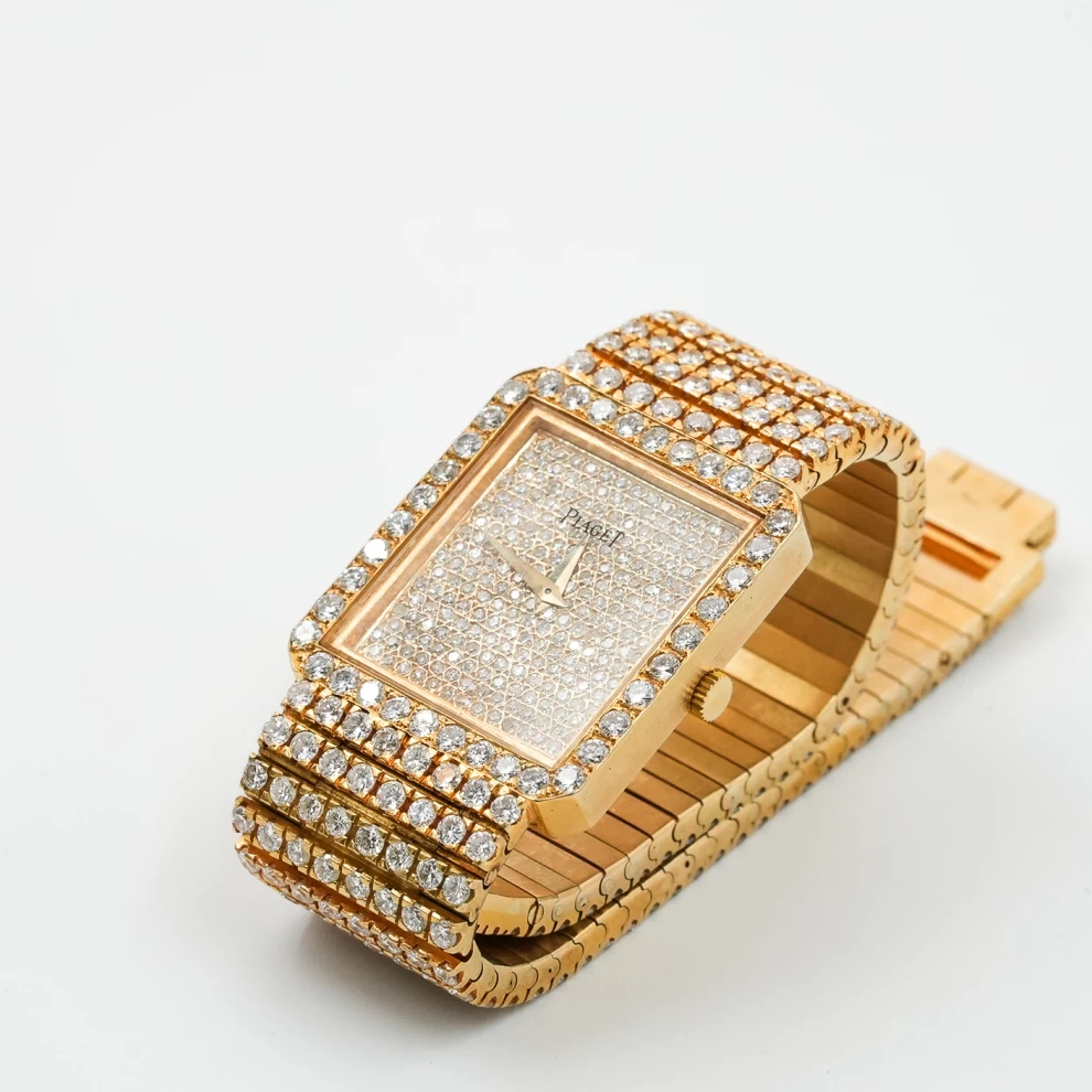     Piaget High Jewelry: Full Pave Diamond Masterpiece in Gold 