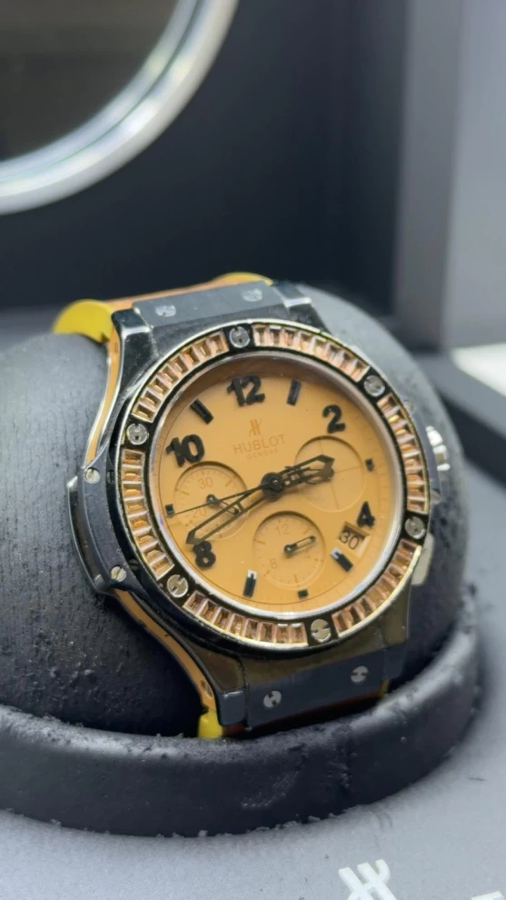     Hublot Big Bang Tutti Frutti - Men's Watch 