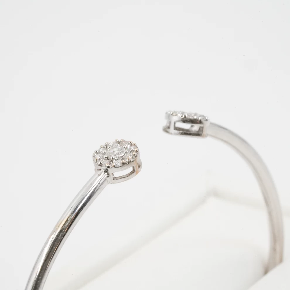    Diamond Bracelet 