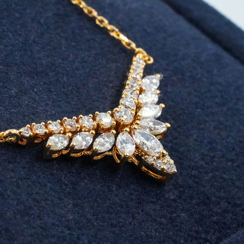     قلادة الماس للنساء 