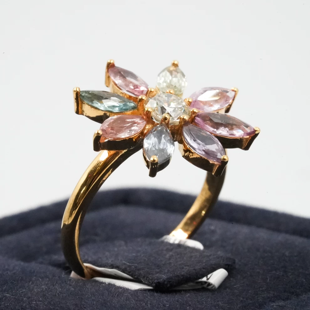     Yellow Gold - Diamond Ring 