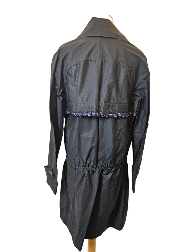     معطف ترنش شانيل أسود من القطن والبولي يوريثين بأزرار CC 