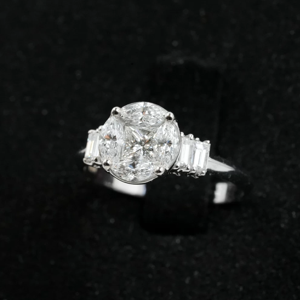 Women's Diamond Ring