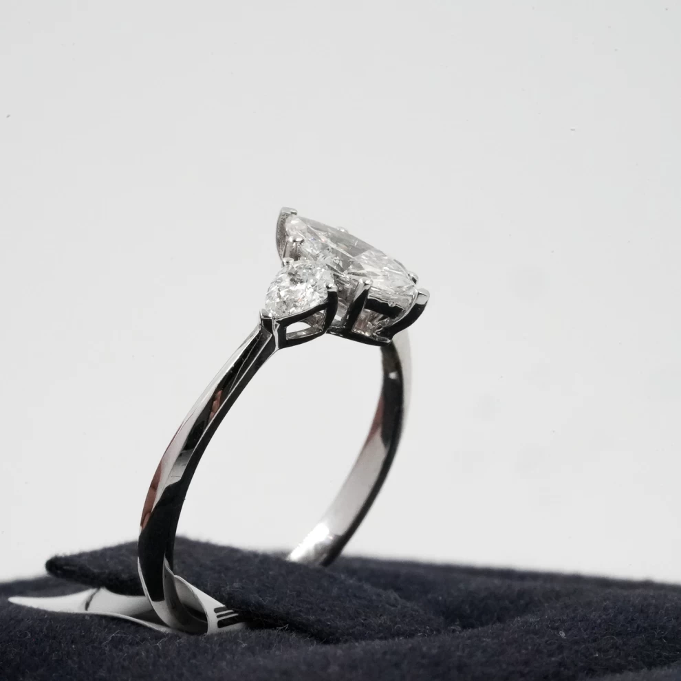     White Gold - Diamond Ring 