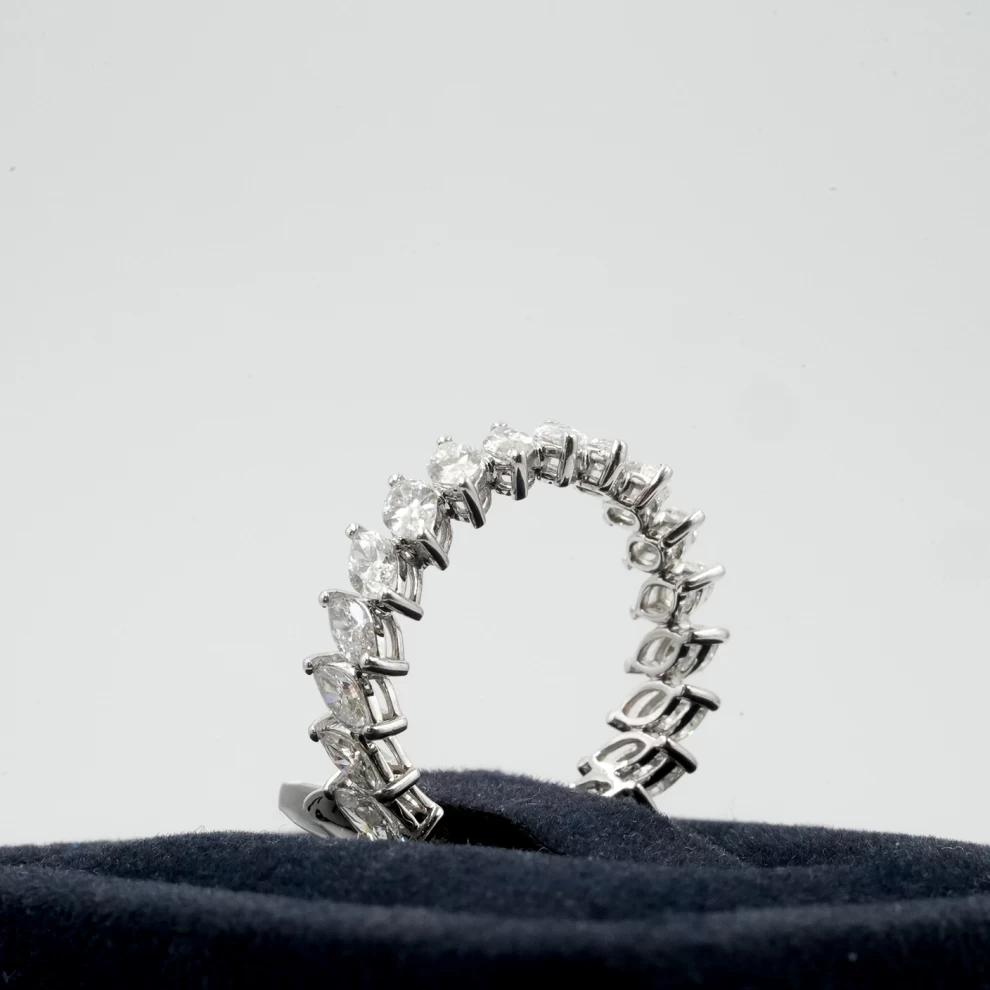     White Gold - Diamond Ring 