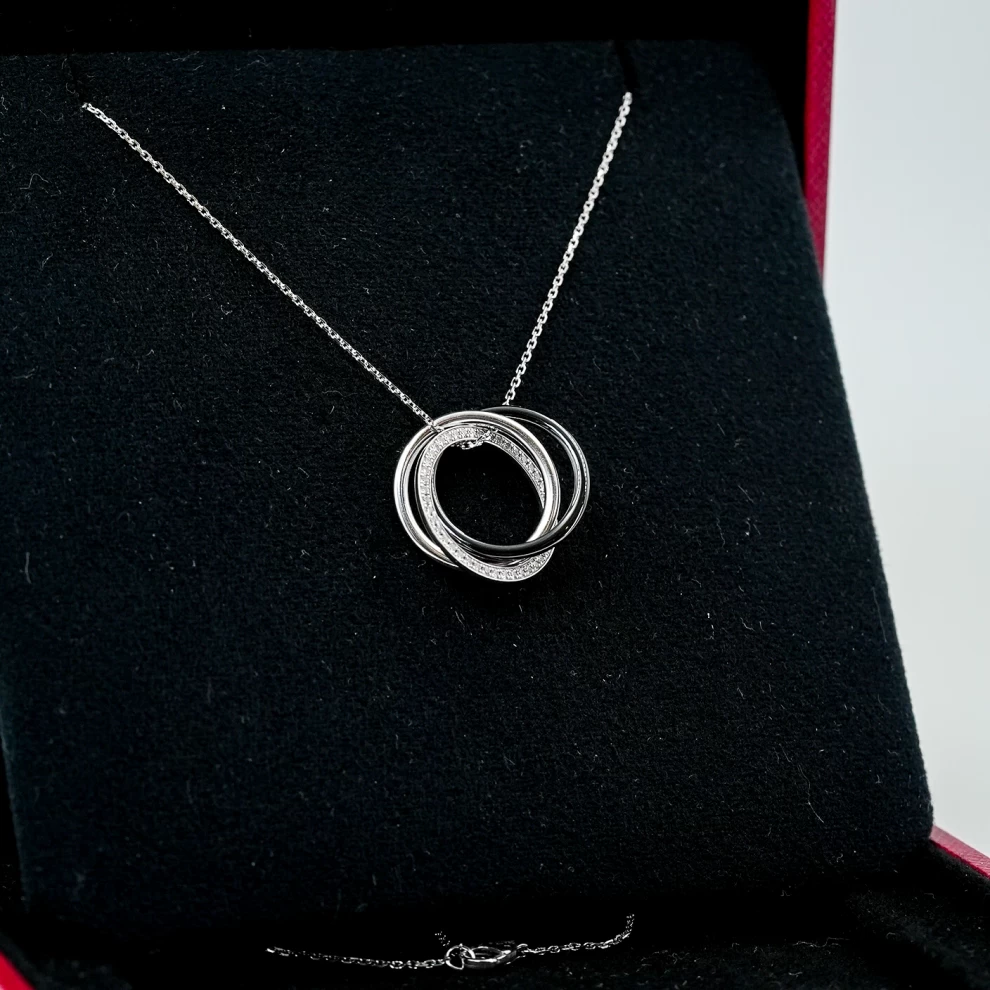     قلادة كارتييه ترينيتي من السيراميك 